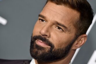 La reveladora foto con la que actriz y modelo venezolana le deseó feliz cumpleaños a su "compañero en el crimen" Ricky Martin