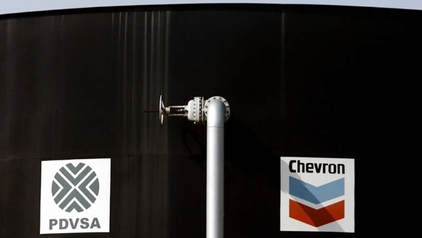 Ausencia de Chevron en el país podría devolver al mercado petrolero nacional a "las sombras", según expertos