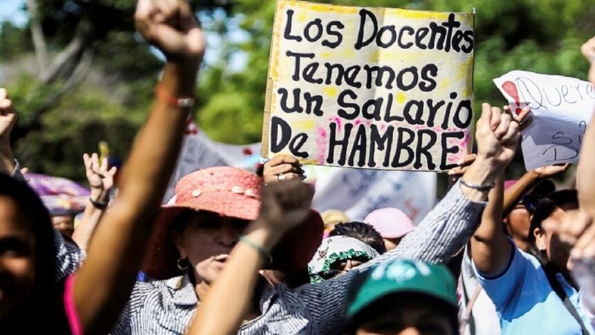 Educación en crisis: Denuncian "drástica disminución" de personas que aspiran a ser docentes en el país