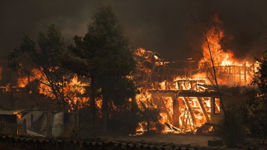 EN VIDEO | Uno de los voraces incendios que afectan a Chile y han dejado al menos 22 muertos