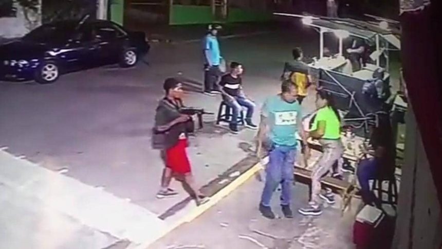 EN VIDEO | Usaron una ametralladora para robar un carrito de perrocalientes en los Valles del Tuy