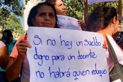 Docentes denuncian que el pago de aguinaldos se hizo en base a este irrisorio monto por tercer año consecutivo