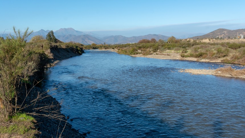 CHILE: Joven venezolano estaba con sus amigos en una laguna, entró a bañarse y murió ahogado