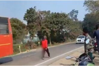 Todos quedaron conmocionados cuando Anil Kumar Kannaujiya, un hombre de 30 años de edad, llevó la cabeza de su esposa, Vimla