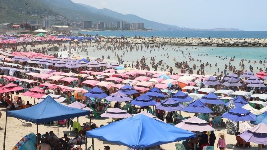 Un verdadero "llenazo" se ha registrado en las playas de La Guaira y otras del país durante esta Semana Santa. Así lo dejan ver los videos