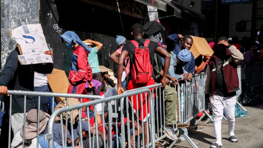 Las autoridades en EEUU ahora limitarán el «derecho al refugio» para migrantes en Nueva York, puesto que el beneficio será por solo 30 días.