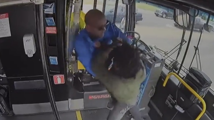 Autoridades policiales detuvieron al hombre que golpeó a un conductor y provocó el choque de un bus contra un edificio en Oklahoma City