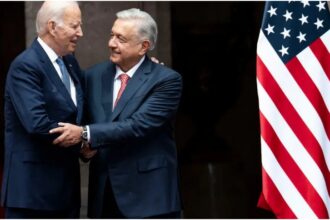 El presidente de los Estados Unidos, Joe Biden, y homólogo mexicano, Andrés Manuel López Obrador, prometieron el lunes acciones conjuntas para combatir la migración ilegal.  
