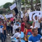 EN VIDEO: Así fue como un grupo del chavismo intentó cerrar paso a caravana de María Corina en Guárico