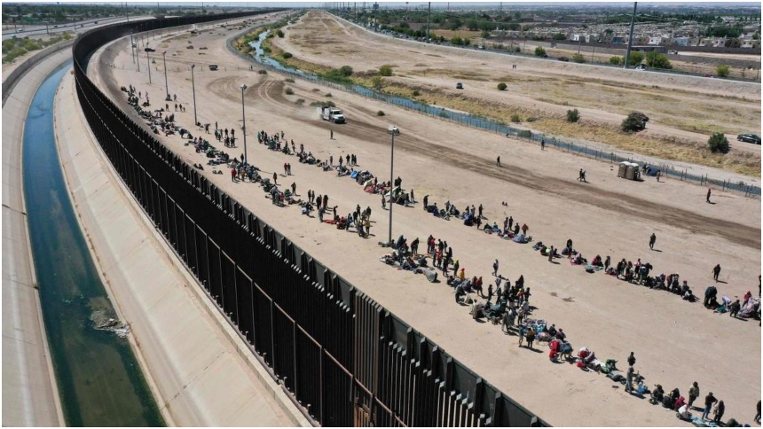 Las detenciones de migrantes en la frontera sur de Estados Unidos cayeron significativamente hasta en un 50 %