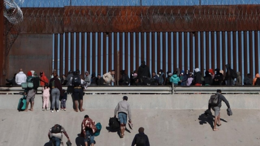 Las autoridades migratorias de EEUU reportaron una drástica reducción del 85 % en los cruces migratorios fronterizos con México durante los primeros 11 días del segundo mandato del presidente del país, Donald Trump, que comenzó el 20 de enero.  