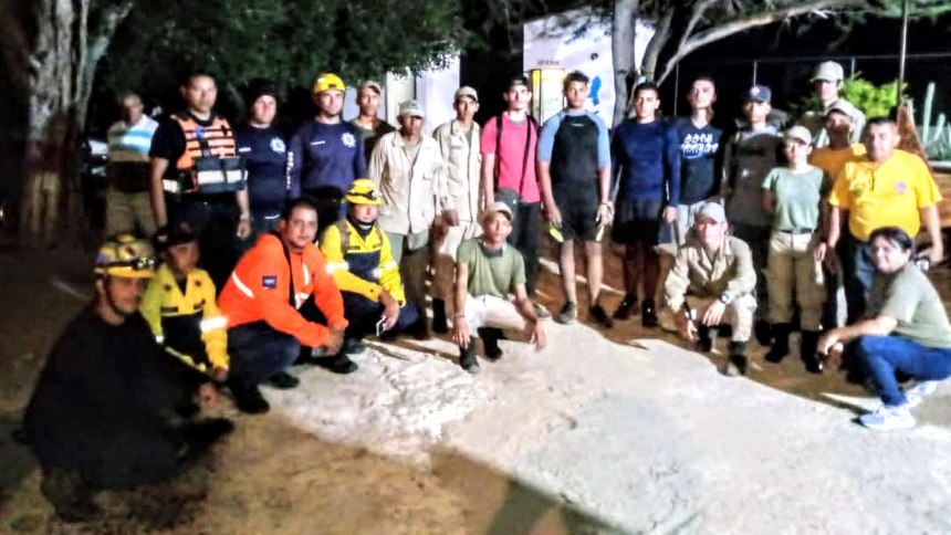 EN FALCÓN: Rescatan a cuatro jóvenes que se perdieron en el Cerro Santa Ana