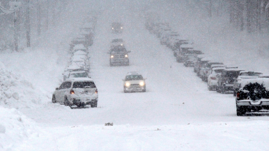 El este de EEUU está siendo azotado por una intensa serie de tormentas invernales que han dejado acumulaciones significativas de nieve y lluvia helada.  