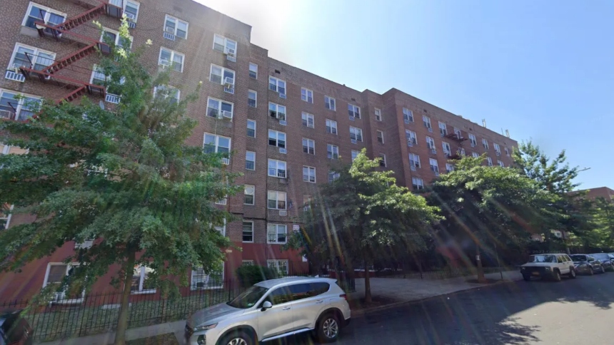 Un nuevo caso de violencia doméstica ha conmocionado a Nueva York (EEUU), luego de que un adolescente de 18 años, identificado como Patrick Tulay, apuñalara a su madre en su apartamento en Staten Island.  