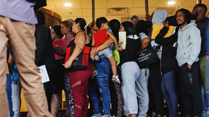 La reciente decisión del gobierno de los EEUU de cancelar los números de Seguro Social de unos de 6.300 migrantes, tratándolos como si estuvieran "muertos", ha generado una ola de controversia y preocupación. 