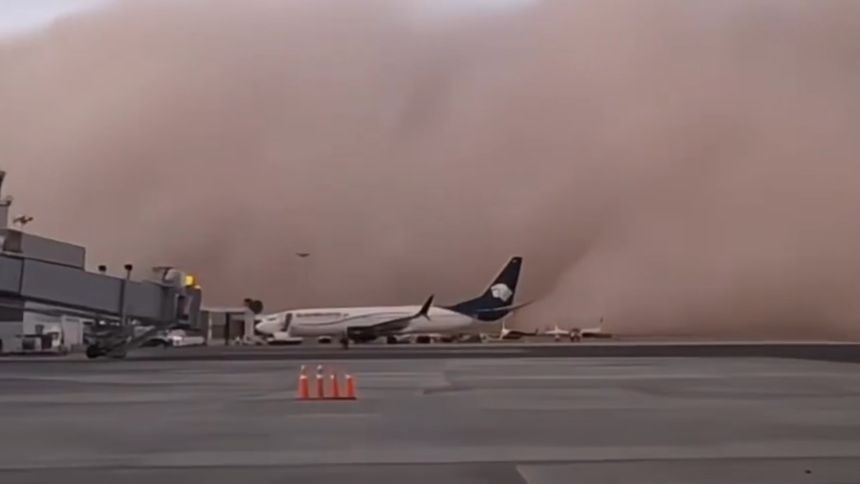 VIDEO: Tormenta de arena generó caos en México, así cubrió al aeropuerto de Chihuahua