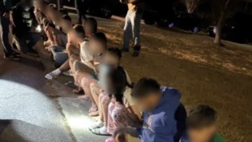 El Servicio de Inmigración y Control de Aduanas de Estados Unidos (ICE, por sus siglas en inglés) anunció la captura de dos ciudadanos venezolanos, presuntos miembros de la organización criminal Tren de Aragua, por su implicación en un tiroteo masivo ocurrido en Chicago el 2 de diciembre de 2024.  