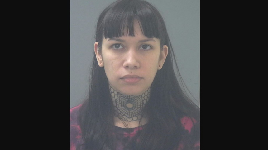 Chelsea Perkins pasó de miembro de la Guardia Costera a modelo de OnlyFans, pero terminó condenada por el asesinato de Matthew Dunmire, un hombre a quien había acusado de violación años atrás. 