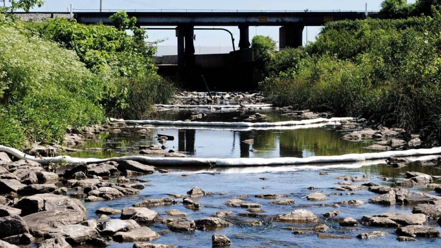 En el norte de San Luis, Misuri (EEUU), la comunidad enfrenta una crisis de salud pública vinculada a la contaminación radiactiva de Coldwater Creek.  