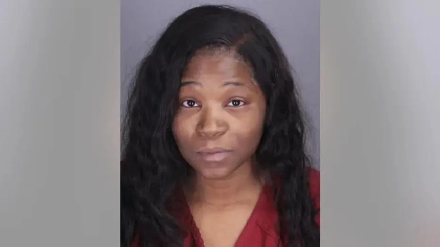 En un caso que ha conmocionado a la comunidad de Pontiac, en Michigan (EEUU), tres niños fueron encontrados viviendo en condiciones de extrema insalubridad y abandono.  