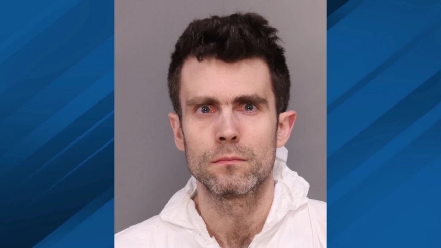 En un escalofriante suceso ocurrido en Scranton, Pensilvania (EEUU), un empleado de la ferretería Lowe’s, Christopher Wasnetsky, de 36 años, abrió fuego contra su compañero de trabajo, Jeff Moeller, de 44 años, durante un turno nocturno.  