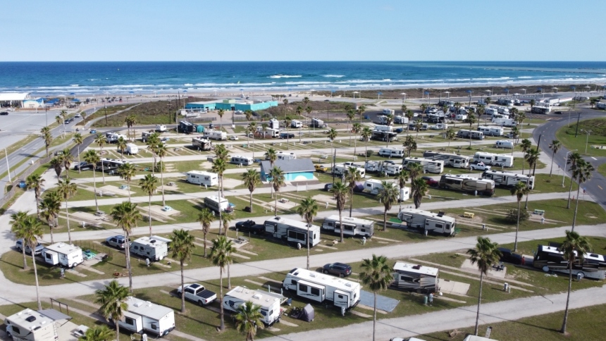 Ubicado en el extremo sur de South Padre Island, Isla Blanca Park ha sido nombrada la mejor playa de Texas (EEUU) por segundo año consecutivo en los USA Today Readers’ Choice Awards 2025.  