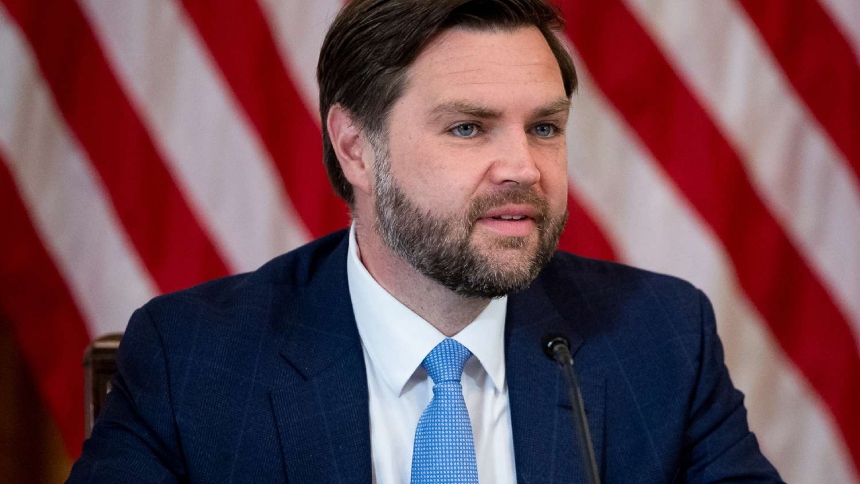 Lo que prometía ser un verano inolvidable en Nueva York se convirtió en una pesadilla burocrática para Mads Mikkelsen, un joven noruego de 21 años quien, según denunció, fue detenido, interrogado y deportado por portar un meme en su teléfono móvil sobre el vicepresidente de EEUU, JD Vance.  