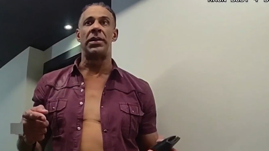 La reciente decisión de la Fiscalía de Miami-Dade de no procesar al policía Daniel Chala, de 54 años, acusado de agredir a una mujer transgénero, generó controversia en EEUU sobre el acceso a la justicia y la protección de las víctimas. 