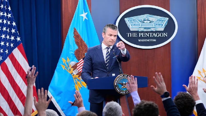 En una maniobra que ha generado inquietud en los círculos militares y políticos, el secretario de Guerra de Estados Unidos, Pete Hegseth, habría convocado a cientos de generales y almirantes a una reunión urgente el próximo martes en la base de marines de Quantico, Virginia.  