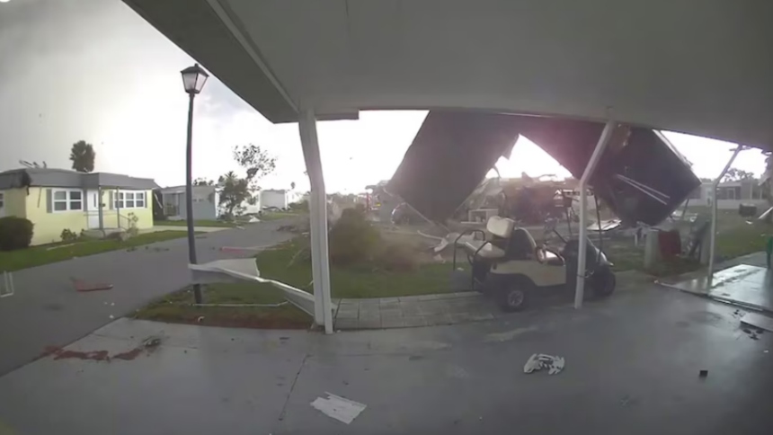 En una escena que parece sacada de una película de catástrofes, una mujer de 76 años vivió para contar el momento en que su casa rodante fue literalmente arrancada del suelo por un tornado en Largo, Florida.  
