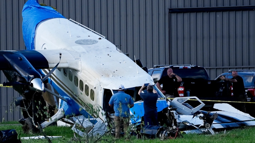 En el estado de Tennessee (EEUU) se registró un dramático accidente aéreo, en el que una avioneta de paracaidismo con hasta 20 personas a bordo se estrelló cerca del Aeropuerto Regional de Tullahoma.  