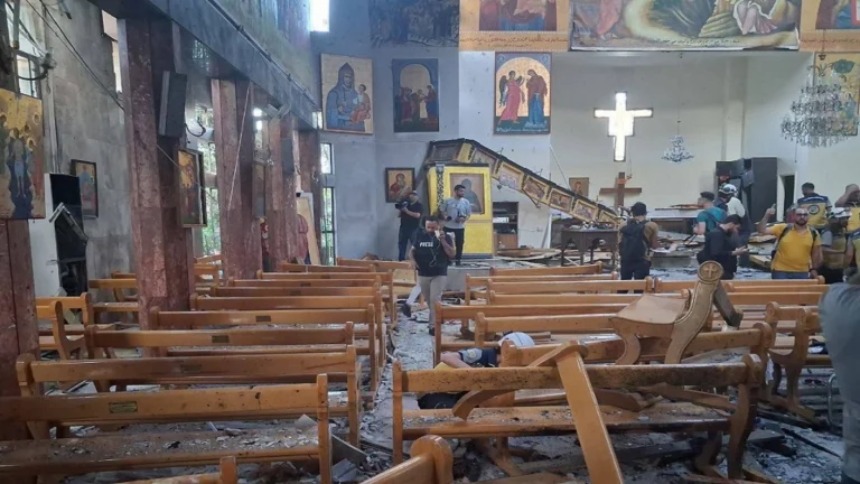 Conmoción en Siria: Entró a una iglesia en plena misa y se inmoló con chaleco explosivo, hay al menos 20 muertos y más de 50 heridos
