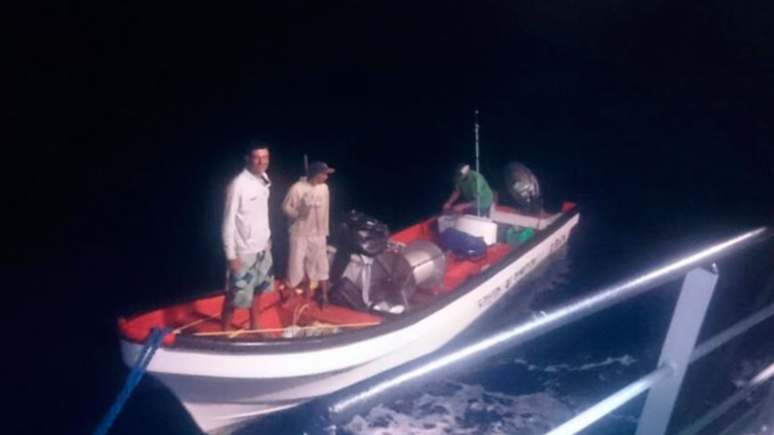 Hallan el cadáver descompuesto de un pescador en Falcón, su lancha se partió por la mitad