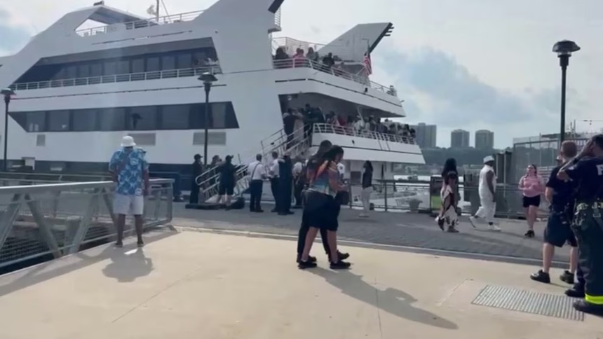 Más de un treintena de heridos dejó choque de un yate de lujo con muelle del Río Hudson en Nueva York