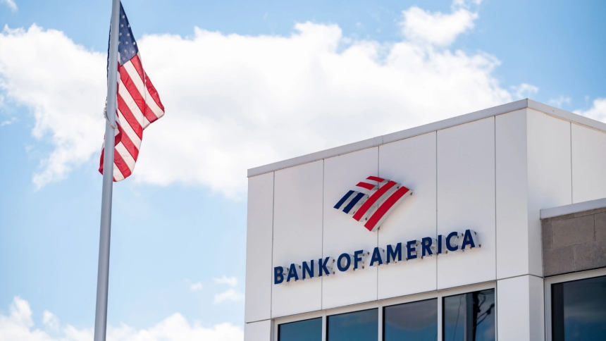 Este viernes, 4 de julio, EEUU vivirá una pausa financiera total: más de 8.000 sucursales bancarias cerrarán sus puertas durante 24 horas con motivo del Día de la Independencia.  