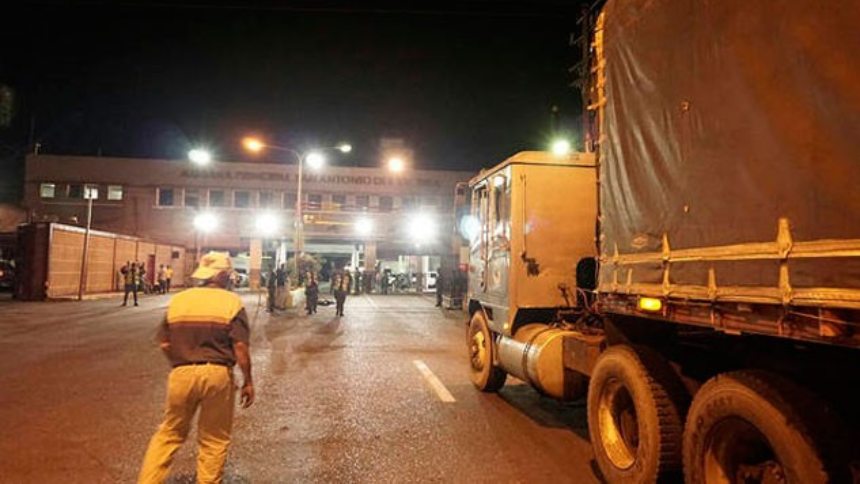 Anuncian la habilitación de 1.000 vehículos de carga pesada para transitar entre Colombia y Venezuela