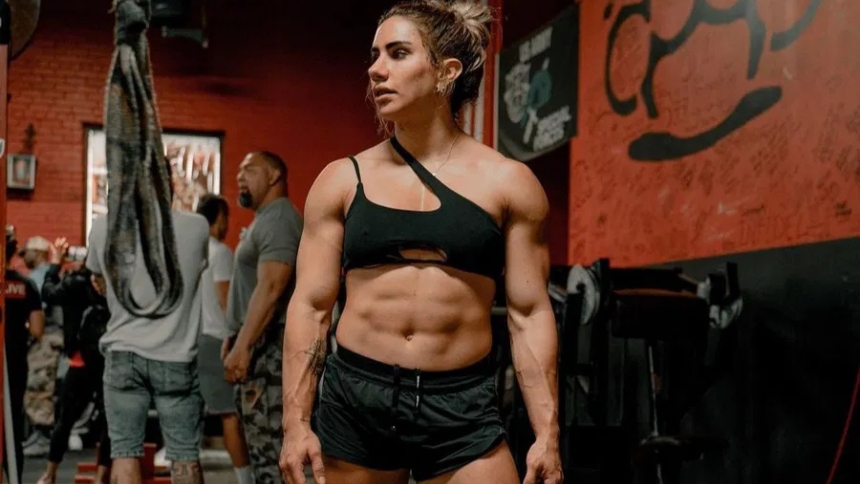 La influencer venezolana Stefi Cohen, reconocida mundialmente por sus récords en levantamiento de pesas e incursión en el boxeo profesional, enfrenta una tormenta judicial que amenaza con eclipsar su carrera. 