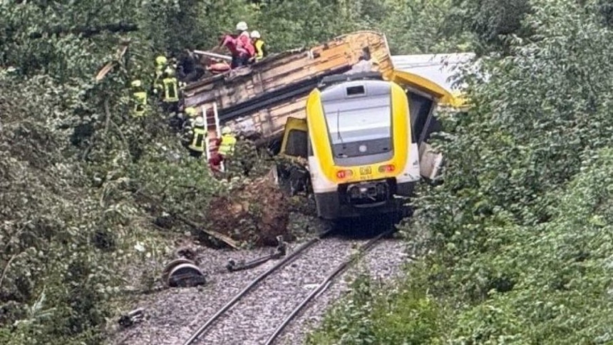 Una tarde en el suroeste de Alemania se tornó en tragedia, cuando un tren regional con aproximadamente 100 pasajeros a bordo, se descarriló cerca de la localidad de Riedlingen, en el distrito de Biberach, estado de Baden-Württemberg, dejando al menos tres muertos.  