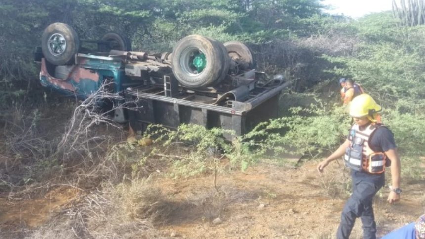 EN FALCÓN: Choque de frente entre dos camiones volteo dejó un fallecido y cuatro heridos