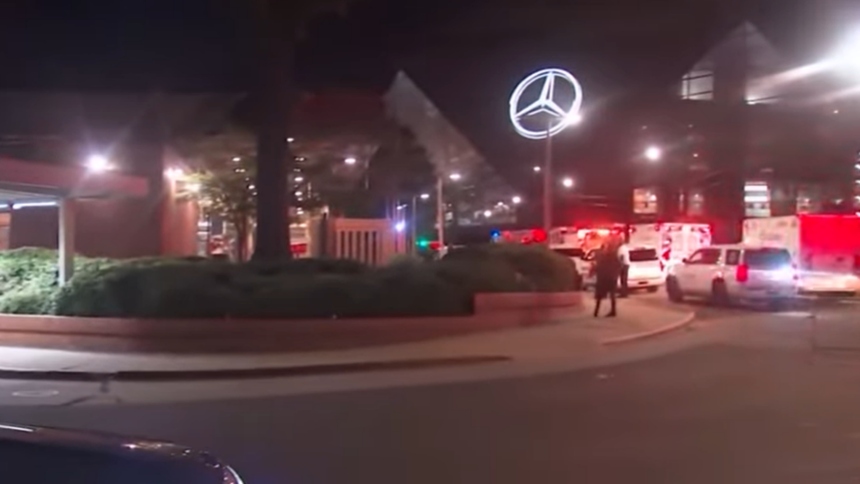 Lo que prometía ser una noche inolvidable para los fanáticos de Beyoncé, terminó muy muy mal y todo por culpa de una cucaracha y una niña.  