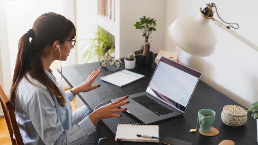 En EEUU, una nueva modalidad de fraude laboral digital está dejando miles de víctimas y pérdidas millonarias. Se trata de ofertas de trabajo que prometen altos ingresos por tareas sencillas en internet, como dar “me gusta” a publicaciones o mejorar perfiles en redes sociales.