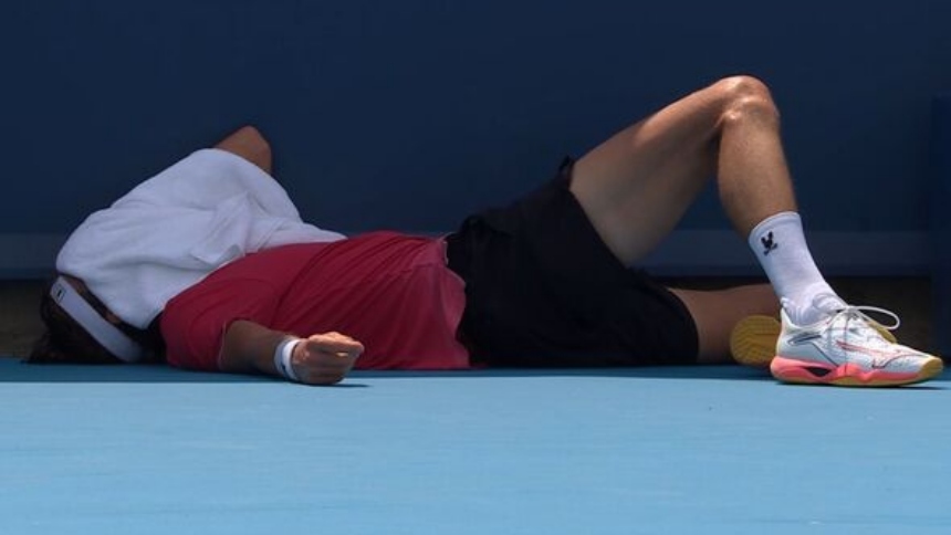 El Masters 1.000 de Cincinnati (EEUU) fue testigo de un momento alarmante este lunes, 11 de agosto, cuando el tenista francés Arthur Rinderknech, número 70 del ranking ATP, se desplomó en pleno partido debido a un golpe de calor.