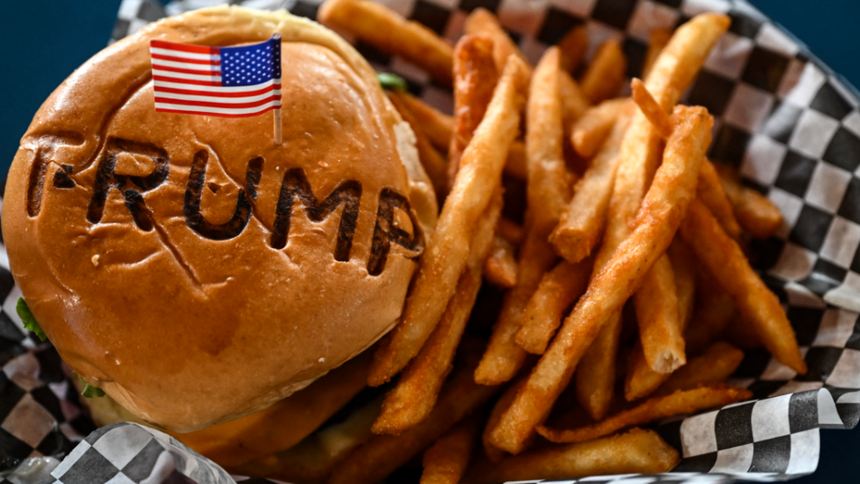 En una historia que mezcla política, gastronomía y migración, Roland Mehrez Beainy, un ciudadano libanés de 28 años y paradójicamente dueño de una cadena de "Hamburguesas Trump", enfrenta la deportación en EEUU tras haber sido detenido por el Servicio de Inmigración y Control de Aduanas (ICE, por sus siglas en inglés).