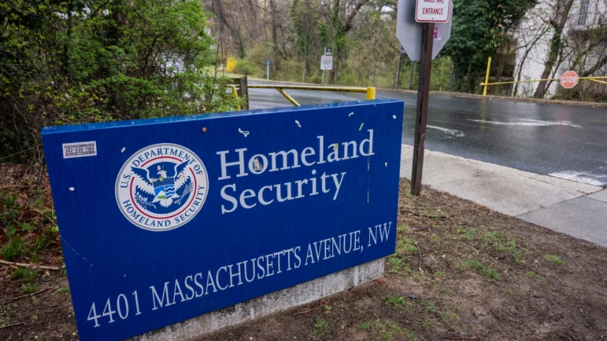 El Departamento de Seguridad Nacional (DHS) de Estados Unidos presentó una propuesta para restringir el tiempo de estadía de titulares de visas F (estudiantes), J (intercambio cultural) e I (trabajadores de medios internacionales). 