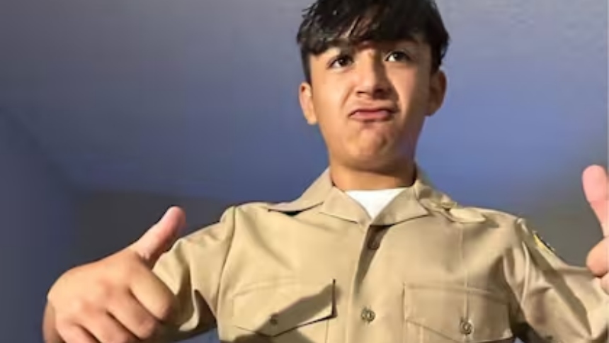 Lo que parecía una mañana común en Reseda, en Los Ángeles (EEUU), se convirtió en una pesadilla para Benjamín Marcelo Guerrero Cruz, un joven chileno de 18 años que salió a pasear a su perro y terminó bajo custodia del Servicio de Inmigración y Control de Aduanas (ICE, por sus siglas en inglés).  