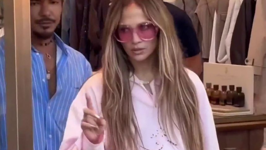 La inesperada reacción de Jennifer López luego de que le prohibieron la entrada a una tienda de lujo en Turquía