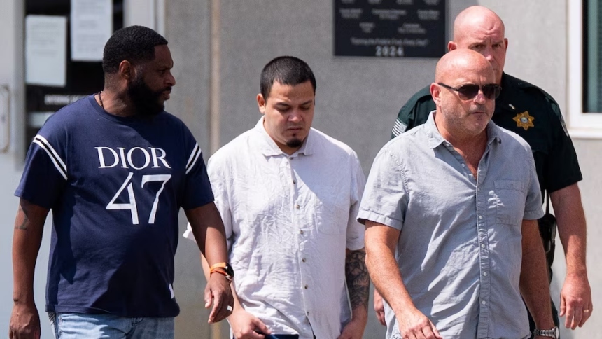 Kilmar Armando Abrego García, el inmigrante que fue deportado injustamente a El Salvador en marzo, fue liberado de la custodia penal y se dirige a reunirse con su familia en Maryland, así lo confirmaron sus abogados este viernes, 22 de agosto. 