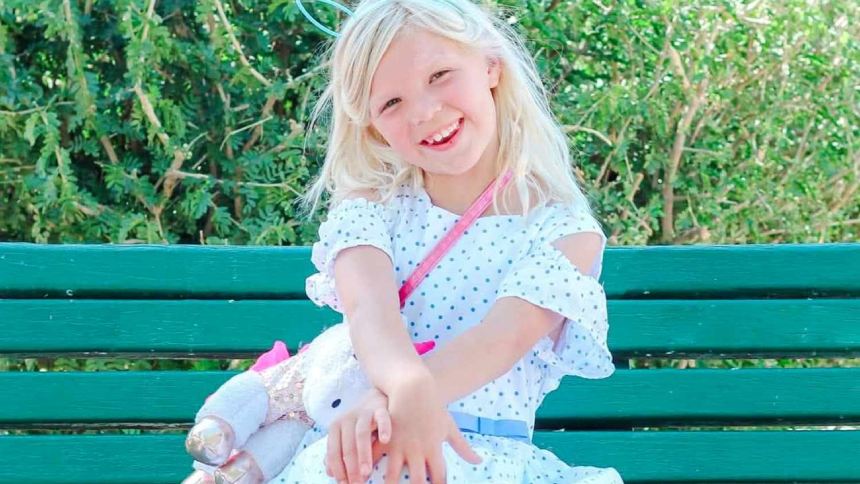 La comunidad de Holbrook, en Arizona (EEUU), se encuentra conmocionada tras el trágico fallecimiento de Rebekah Baptiste, una niña de 10 años, a quien hallaron muerta sin las uñas de sus pies y otros signos claros de tortura.  