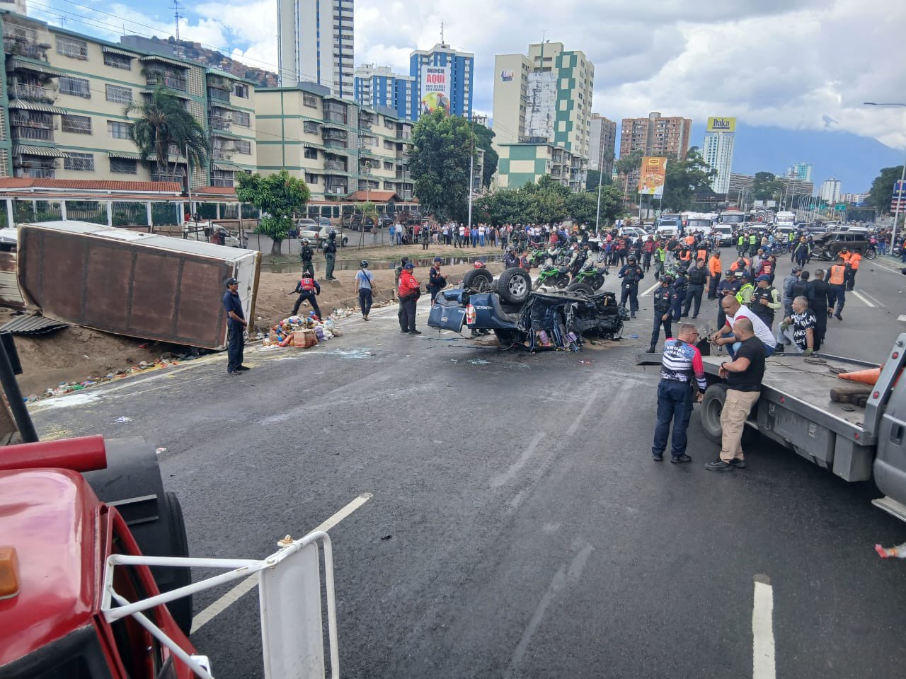 EN FOTOS: Aparatoso accidente en la Valle-Coche dejó al menos 11 heridos este 17Ago