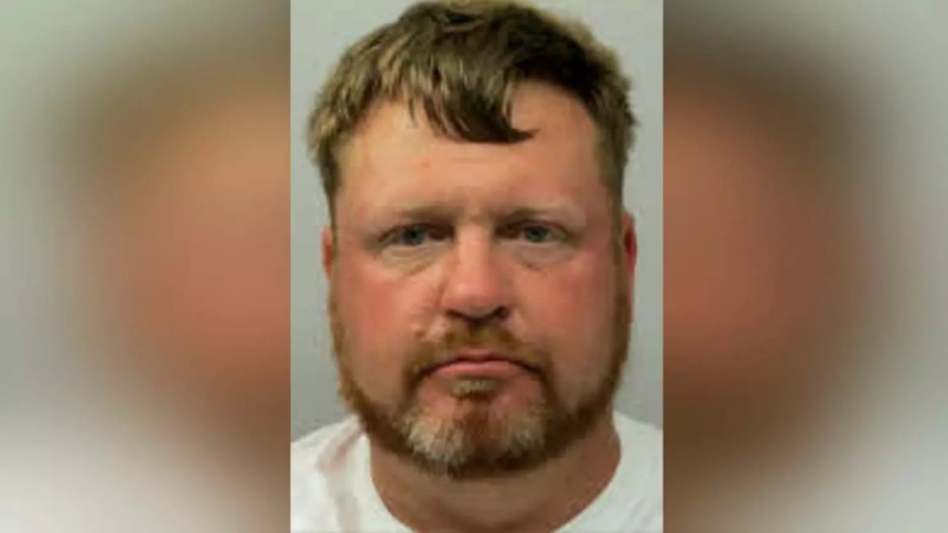 Una tarde de verano en el lago Harris, cerca de Raleigh, Carolina del Norte (EEUU), se convirtió en escenario de una tragedia que ha conmocionado a la comunidad, cuando Brooklyn Caroll, una niña de 10 años y estudiante de quinto grado en Apex, perdió la vida tras ser atropellada por un bote conducido por Quinten Kight, quien presuntamente navegaba bajo los efectos del alcohol.